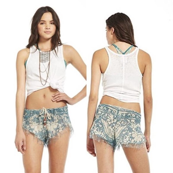 Chaser NWT Silk Chiffon Tulip Floral Boho Cutoff Shorts Tapestry Size Medium - Picture 1 of 7